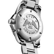 Cassa tonda in acciaio inox da 41 mm con lunetta in ceramica nera girevole unidirezionale, vetro zaffiro antigraffio e corona a vite del Longines HydroConquest quarzo